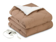 И укроет и согреет!