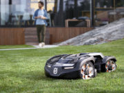 Робот-газонокосильщик спас себя от похищения