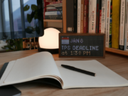 Умный дисплей в ретрофутуристическом стиле