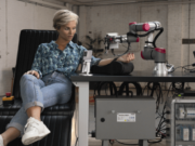 Татуировка с помощью 5G и робота