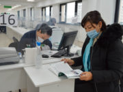 Казахстанские женщины реже мужчин обращаются за госуслугами