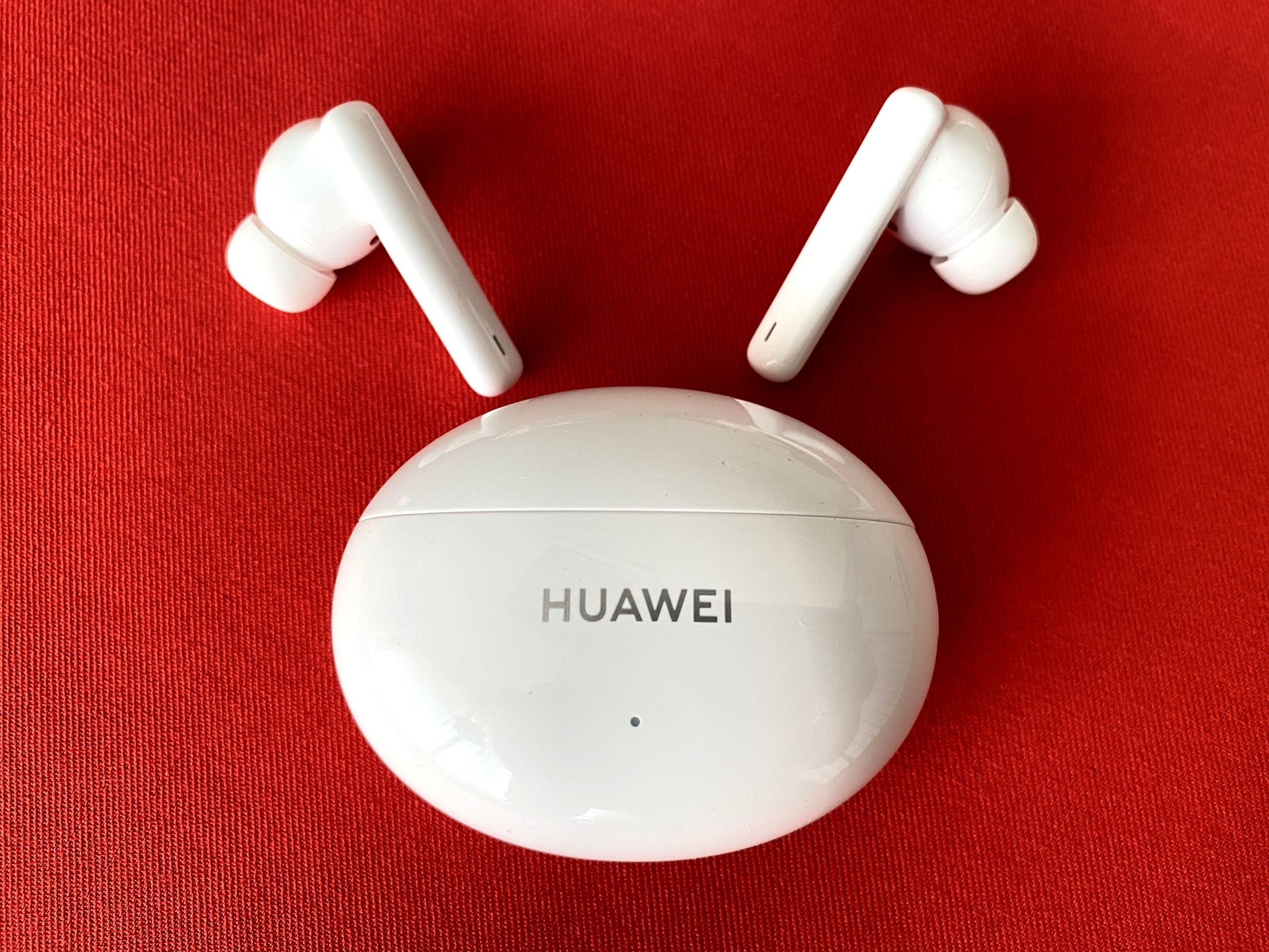 Huawei Free Buds 4i. Отличное шумоподавление, впечатляющая автономность