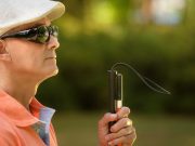 Умный браслет от казахстанских разработчиков помогает “видеть”