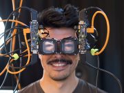 Жутко? Зато общаться проще!