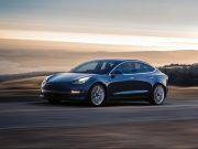 Автопилот Tesla признали опасным, но виноваты в этом водители