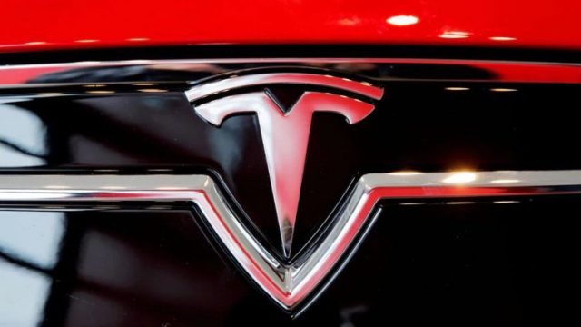 У  Tesla  проблемы с перекрестками и поворотами