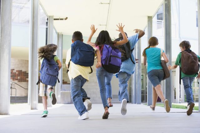 Как обеспечить безопасность детям на школьных каникулах?