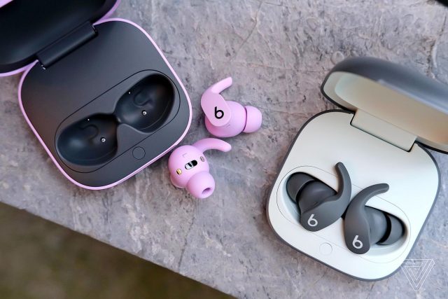 Apple представила беспроводные наушники Beats Fit Pro