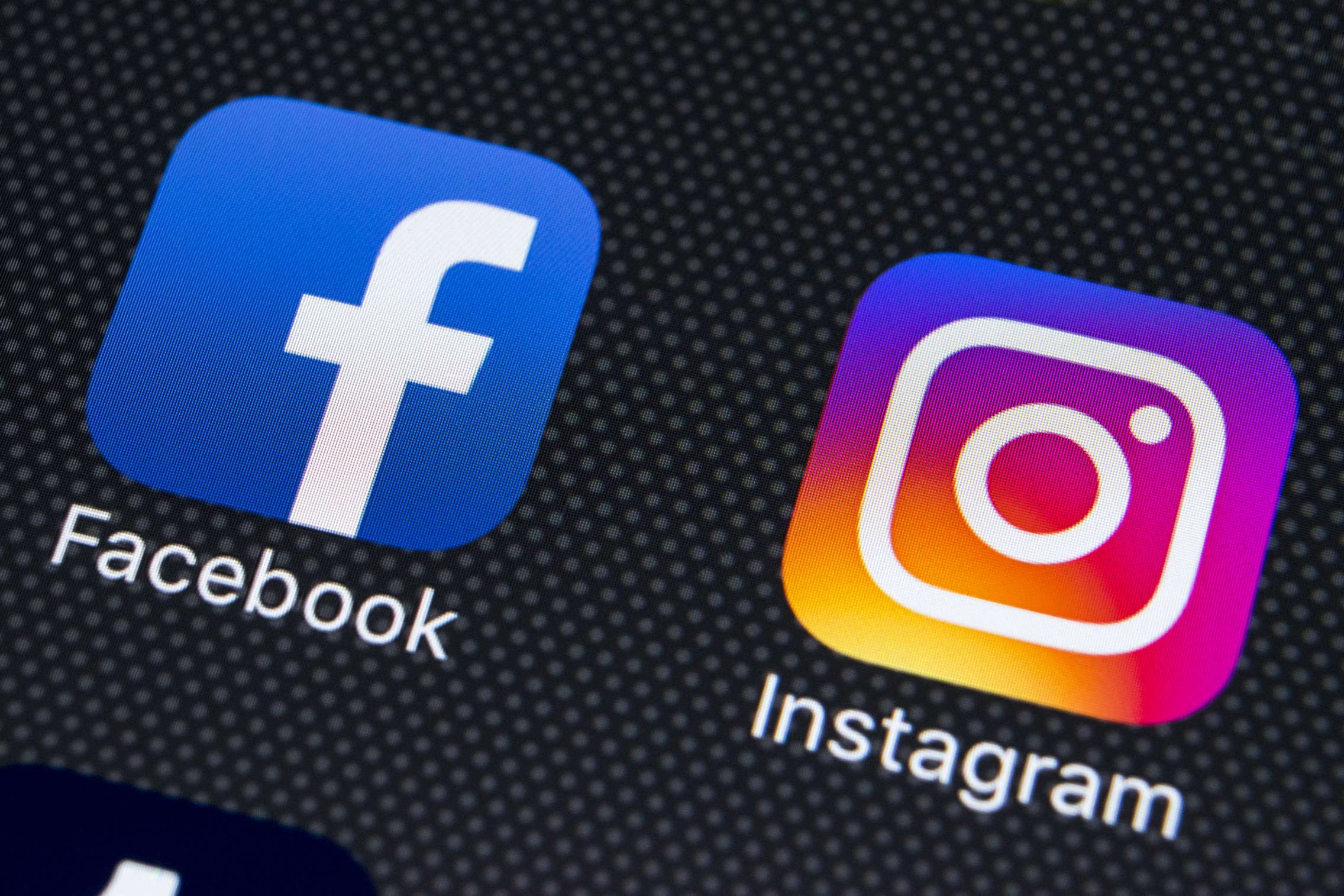 Судебные запреты, новая лента новостей и Российский Instagram: последние новости социальных сетей