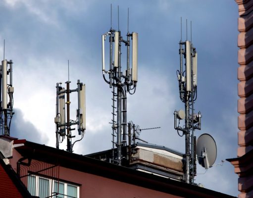 Почему в Казахстане не дешевеют интернет и сотовая связь?