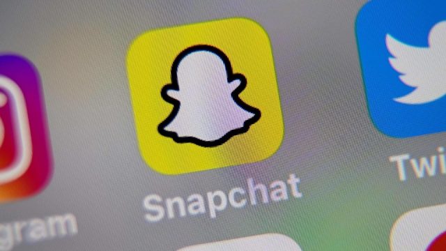 Snapchat обогнал Facebook и Twitter по темпам роста