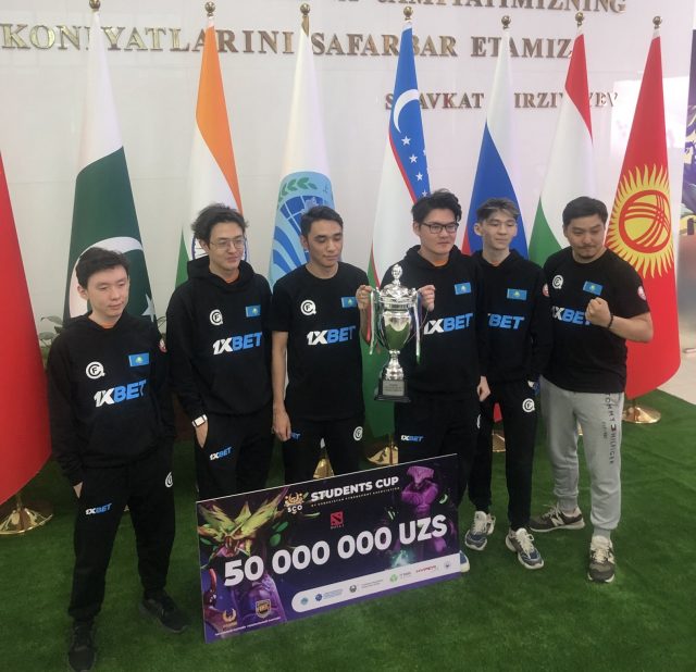 Казахстанские киберспортсмены завоевали чемпионский кубок и призовые в размере около 2 млн тг.