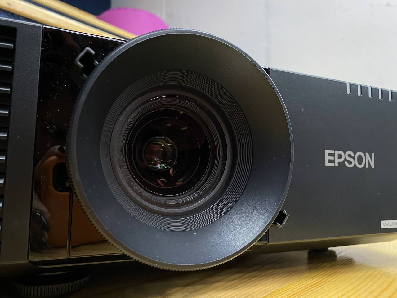 Путешествие в историю кино с мощным проектором Epson EB-L615U