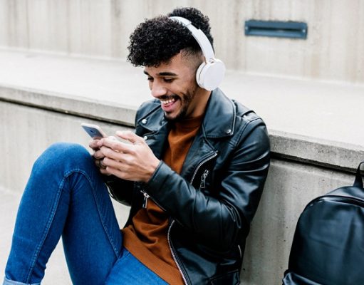 Netflix снижает стоимость подписки и вводит рекламу