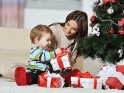 Топ подарков на Новый год для молодой мамы