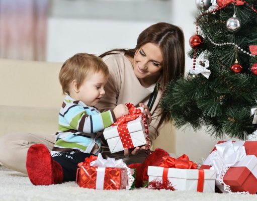 Топ подарков на Новый год для молодой мамы