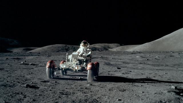 NASA: астронавты смогут жить и работать на Луне к 2030 году