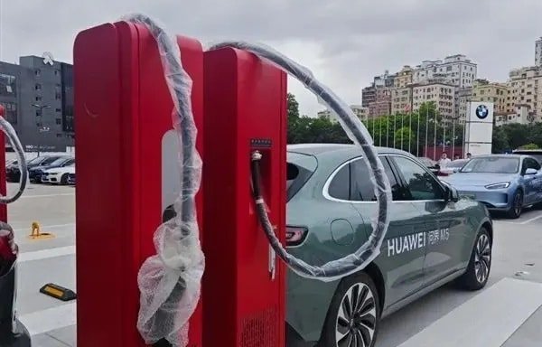 Huawei представила сверхбыструю зарядную станцию для электромобилей