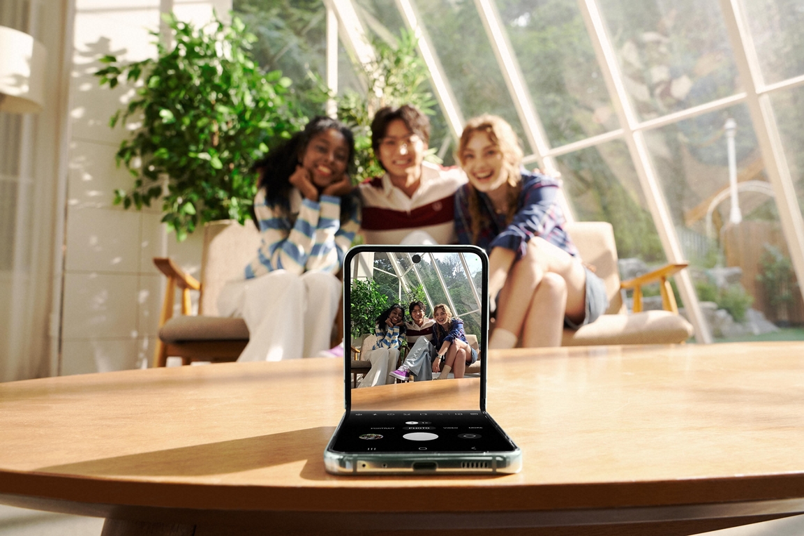 Складные смартфоны пятого поколения с гибким дисплеем  от Samsung – инновационное исполнение желаний клиентов!