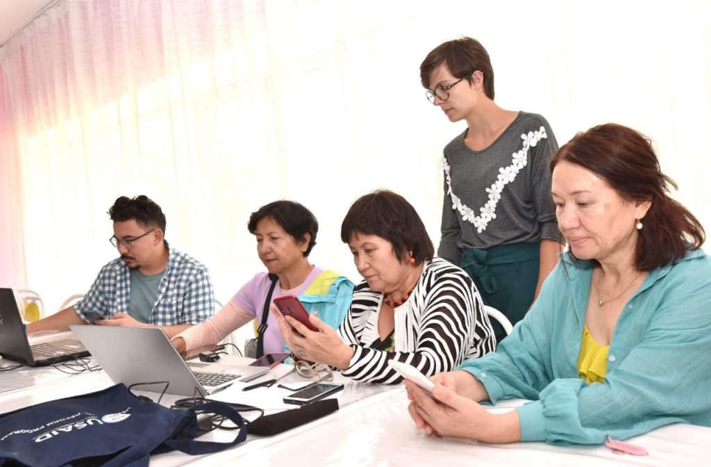 Французские журналисты обучали казахстанцев снимать репортажи с помощью мобильного телефона