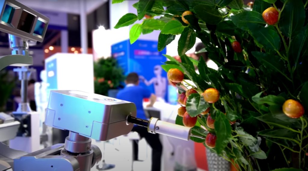 В Пекине продемонстрировали возможности нескольких сотен роботов