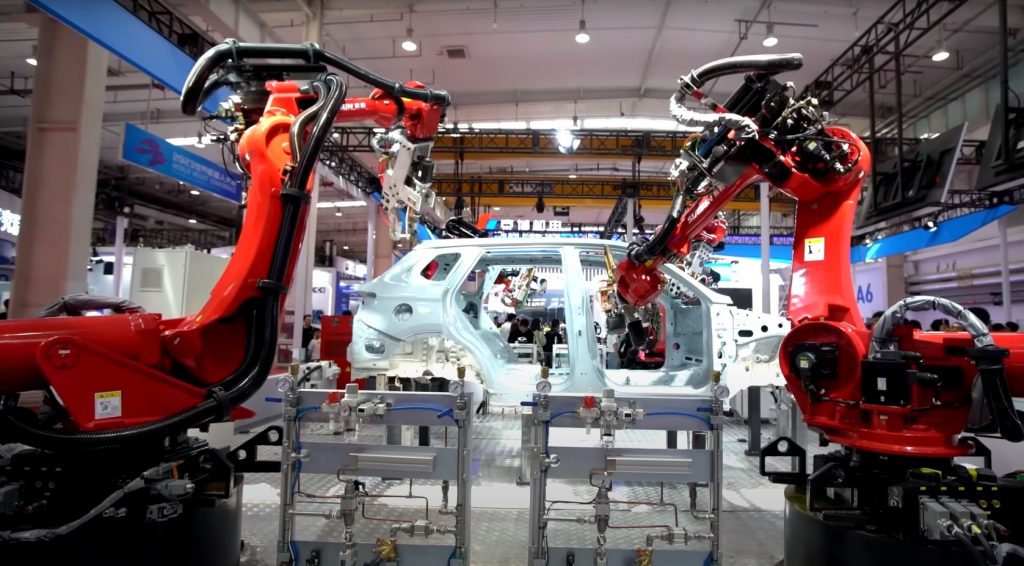В Пекине продемонстрировали возможности нескольких сотен роботов
