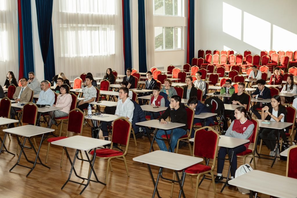 Казахстанские школьники приступили к занятиям в Школе программирования Яндекса
