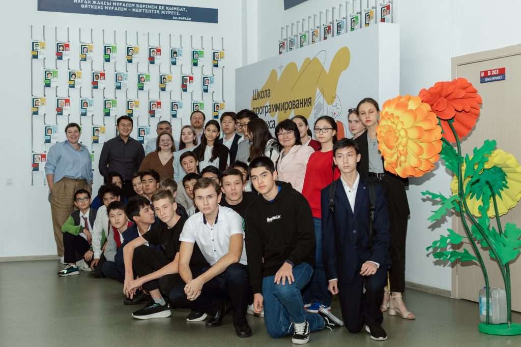 Казахстанские школьники приступили к занятиям в Школе программирования Яндекса