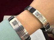 Студентка из Алматы разработала браслет с QR-кодом на медицинскую карту в Damumed