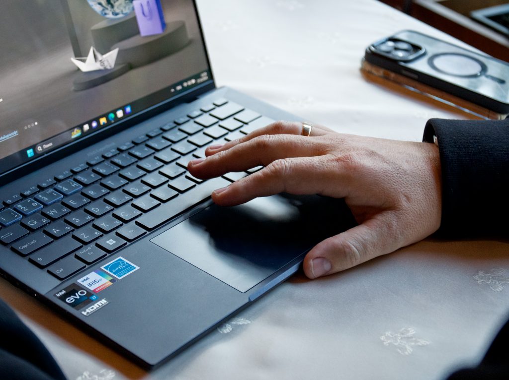 Идеальный партнер для бизнеса. Обзор ноутбука ASUS ExpertBook B9 OLED (B9403CVA)