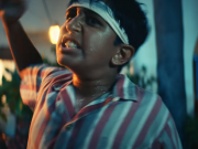 Apple хвалит аккумулятор iPhone 15 Plus в юмористическом ролике