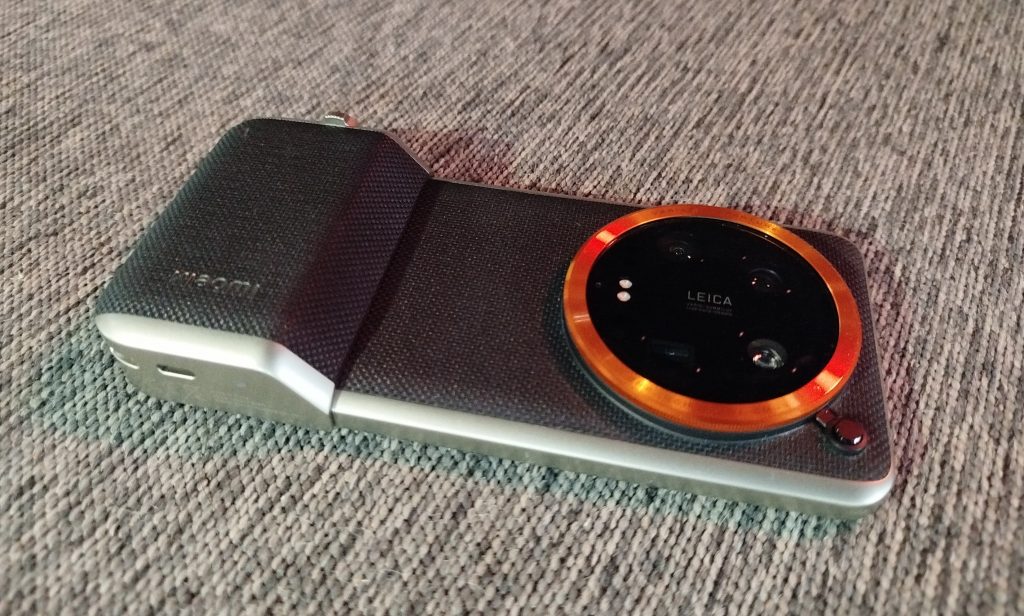 Xiaomi 14 Ultra &#8211; фотокамера с функциями флагманского смартфона