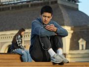 YouTube интегрировали с Google Lens: искать ролики можно, наведя камеру на объект