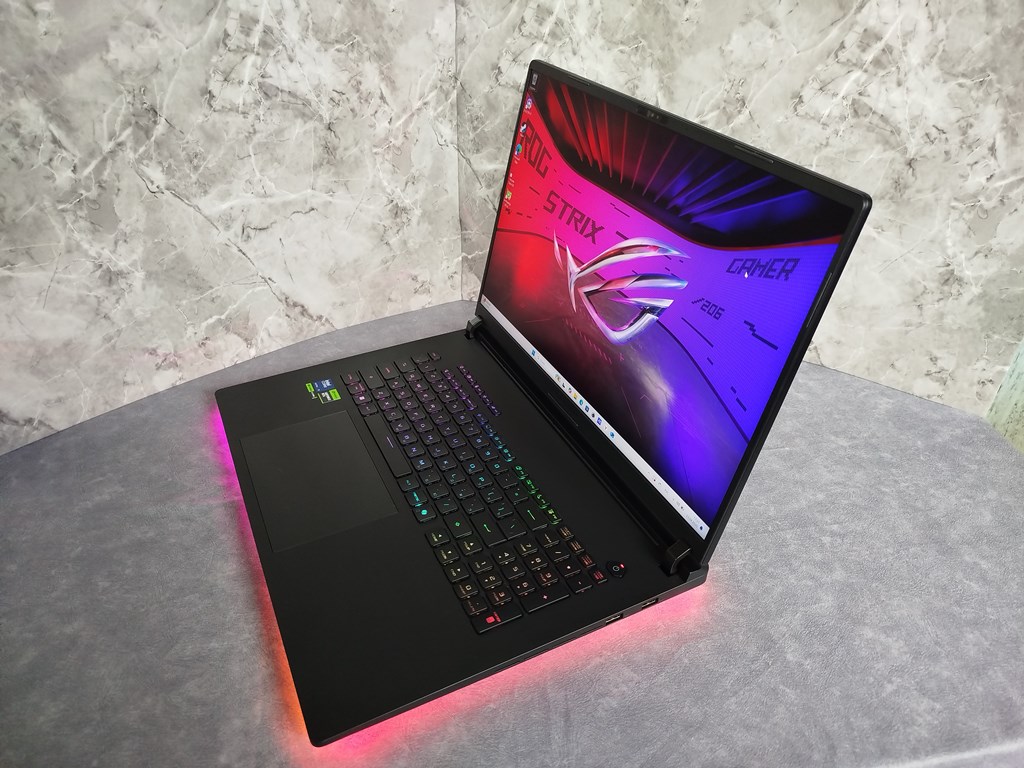 ROG Strix SCAR 18 2925 – фантастическая производительность с геймерским характером