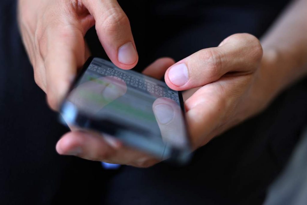 IMEI за 3 932 тенге: как государственная функция стала частным бизнесом
