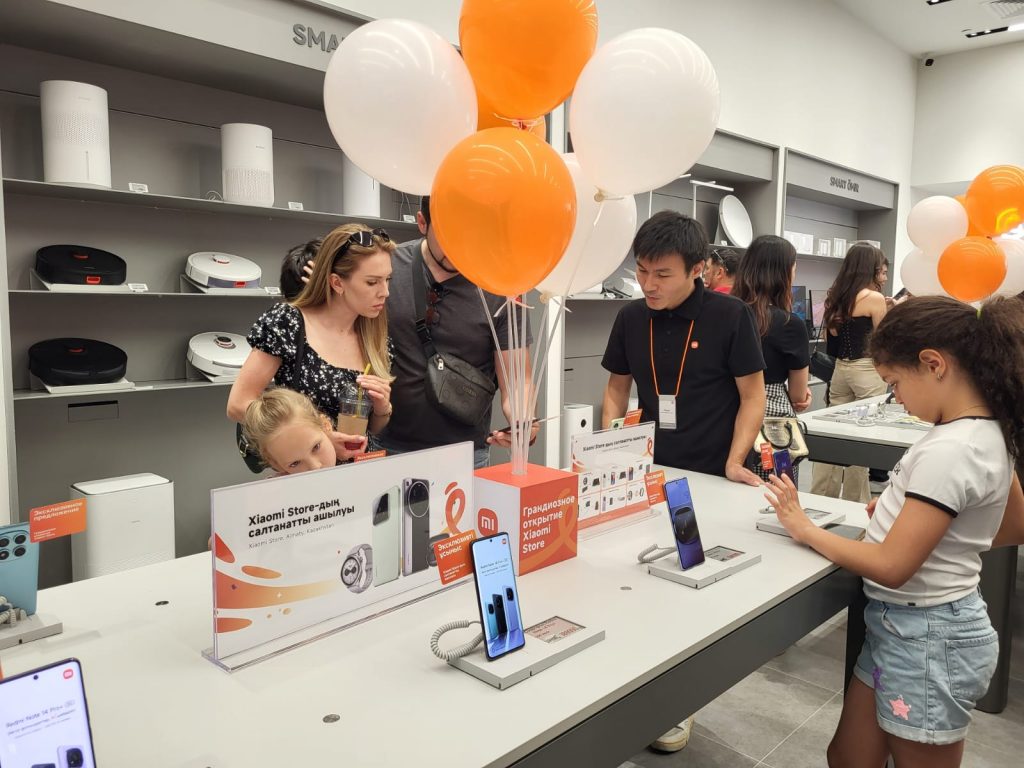 Компания Xiaomi открыла первый фирменный Xiaomi Store в Казахстане в ТРЦ Aport Mall East