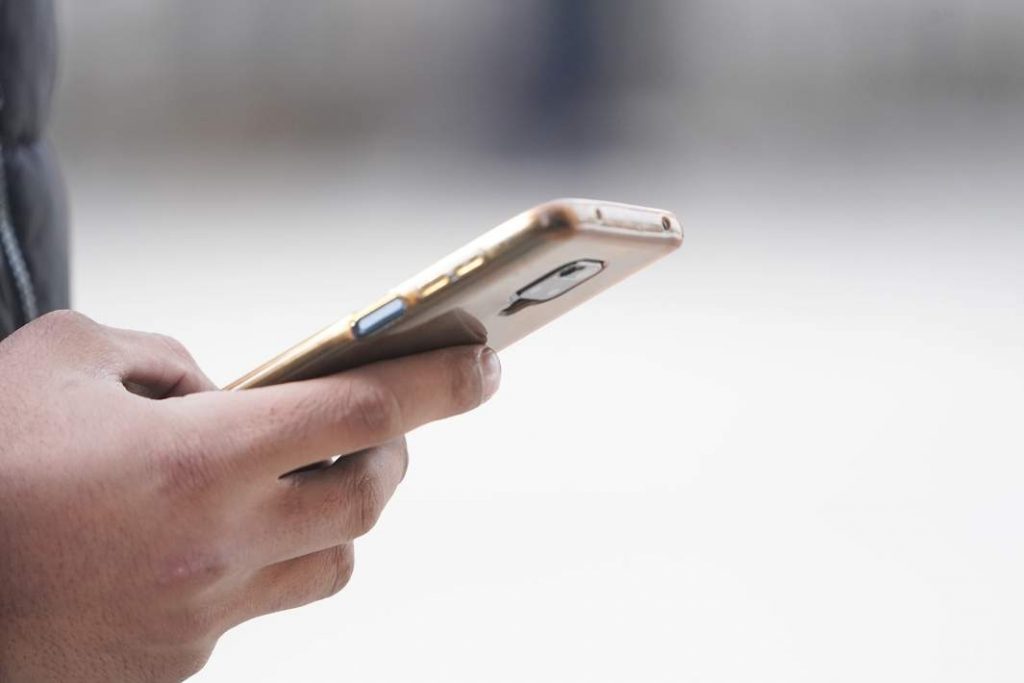 IMEI за 3 932 тенге: как государственная функция стала частным бизнесом