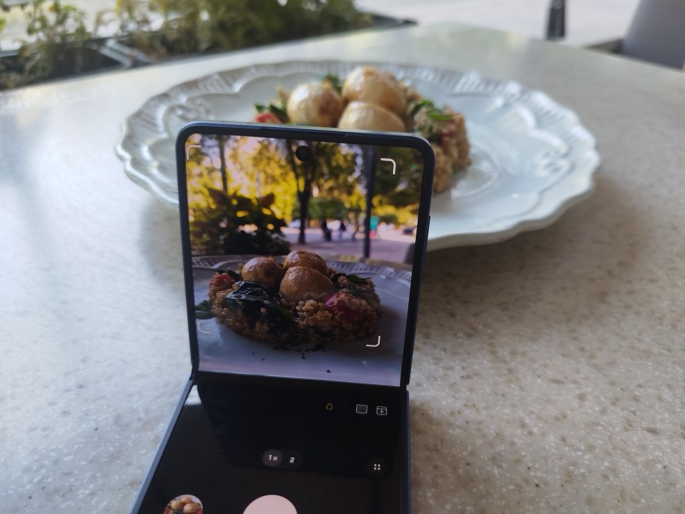Galaxy Z Flip7 – лучший партнер во время путешествий