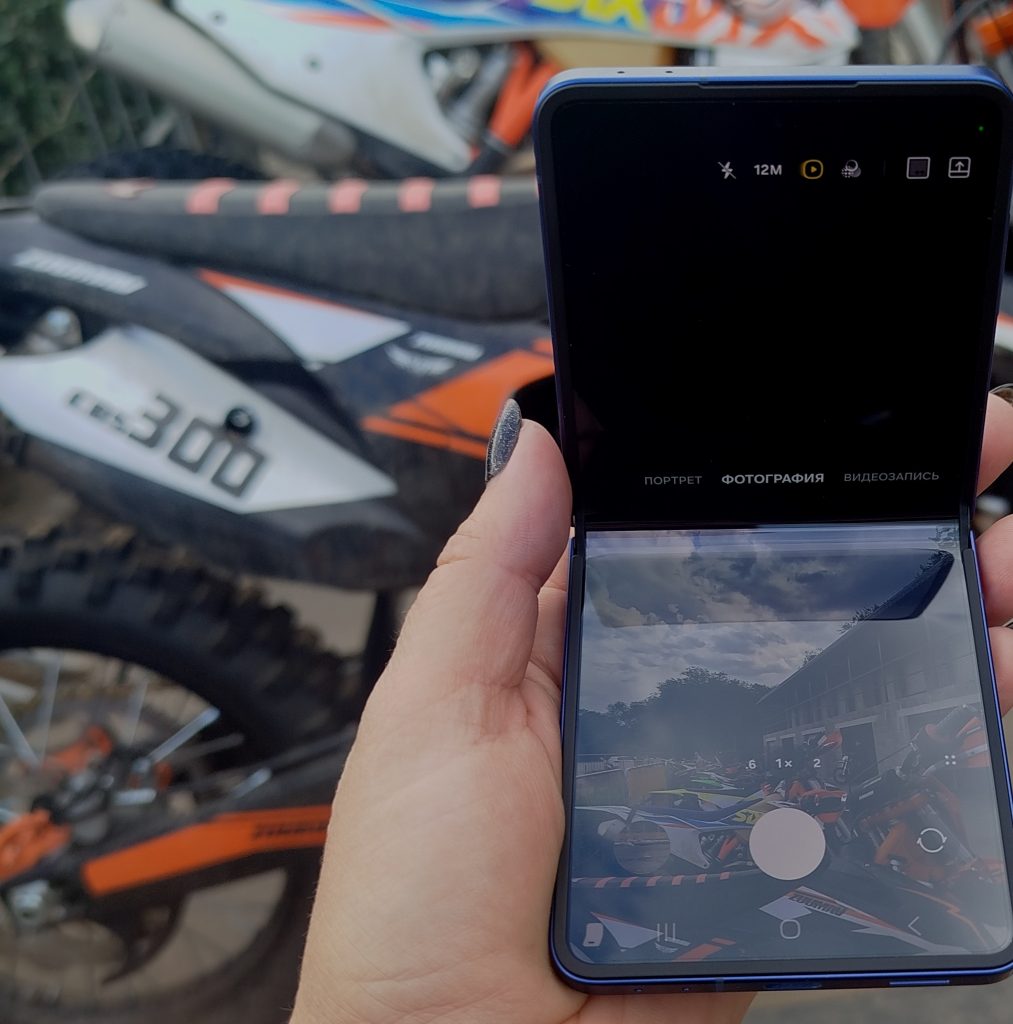 Galaxy Z Flip7 – лучший партнер во время путешествий