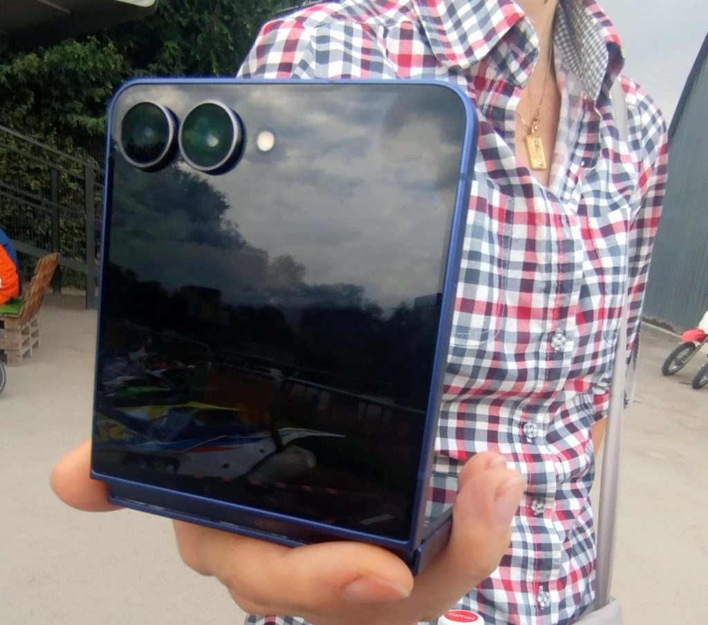 Galaxy Z Flip7 – лучший партнер во время путешествий