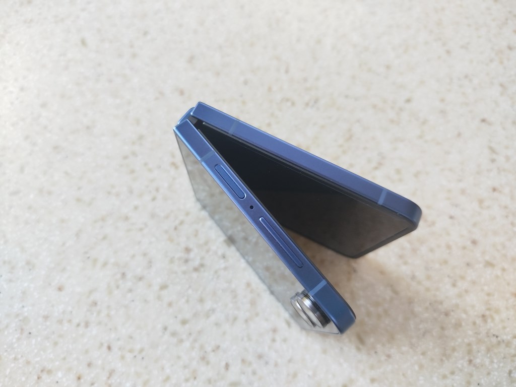 Galaxy Z Flip7 – лучший партнер во время путешествий