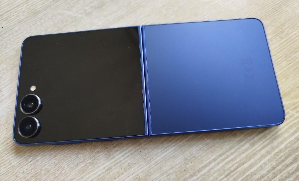 Galaxy Z Flip7 – лучший партнер во время путешествий