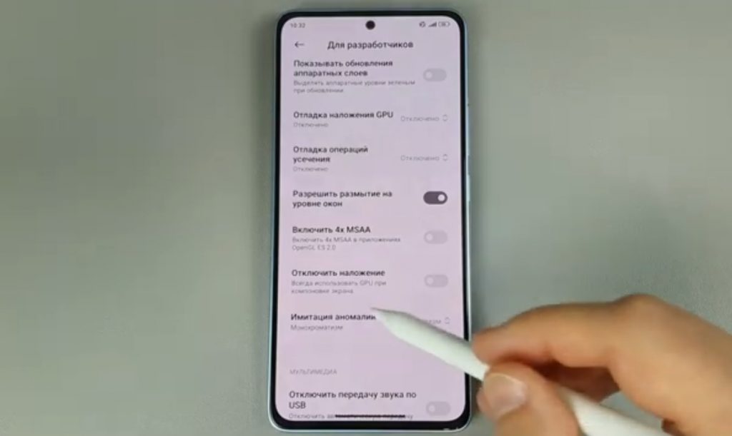 Черно-белый экран смартфона: тренд или средство от «залипания»?