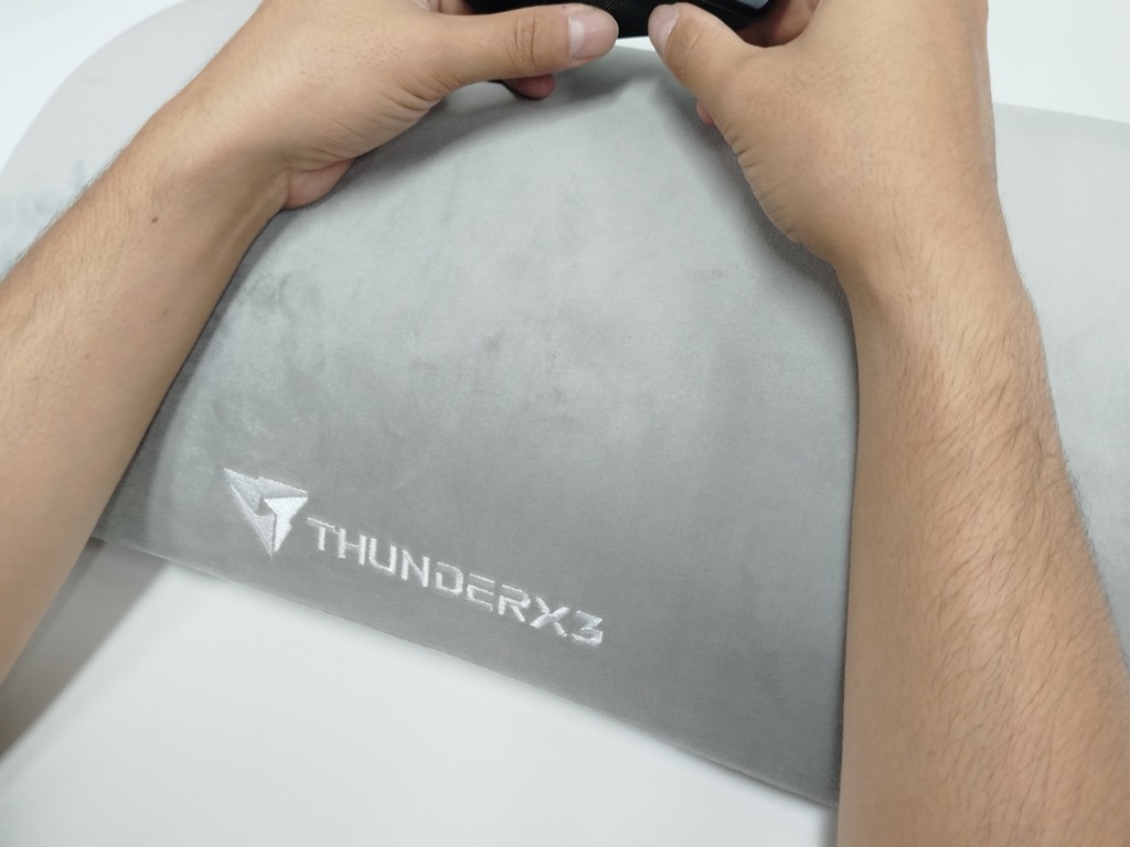 Выбираем геймерское кресло ThunderX3 CORE-Loft Grey и компьютерный корпус APNX V1 Mid-Tower –  комфорт и надежность в  самой долгой игре!