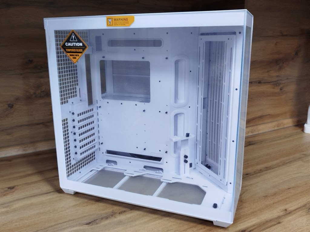 Выбираем геймерское кресло ThunderX3 CORE-Loft Grey и компьютерный корпус APNX V1 Mid-Tower –  комфорт и надежность в  самой долгой игре!