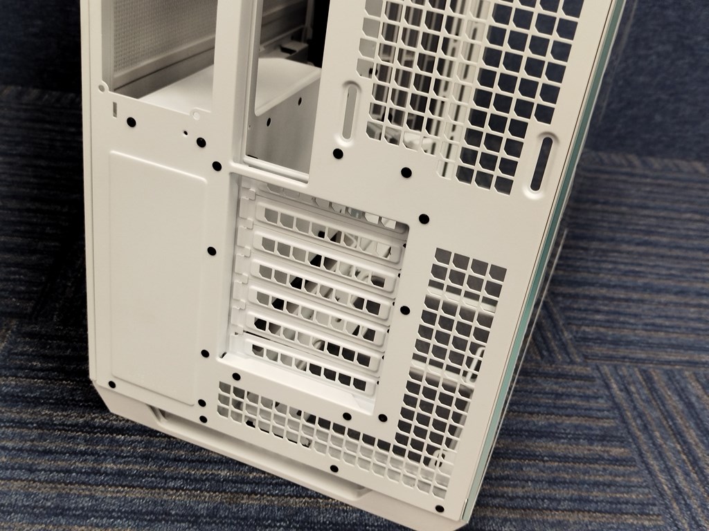 Выбираем геймерское кресло ThunderX3 CORE-Loft Grey и компьютерный корпус APNX V1 Mid-Tower –  комфорт и надежность в  самой долгой игре!