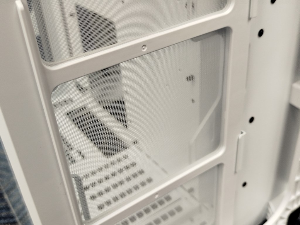 Выбираем геймерское кресло ThunderX3 CORE-Loft Grey и компьютерный корпус APNX V1 Mid-Tower –  комфорт и надежность в  самой долгой игре!