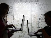 Eurobarometer: молодые европейцы часто пользуются соцсетями и убеждены, что смогут распознать фейки