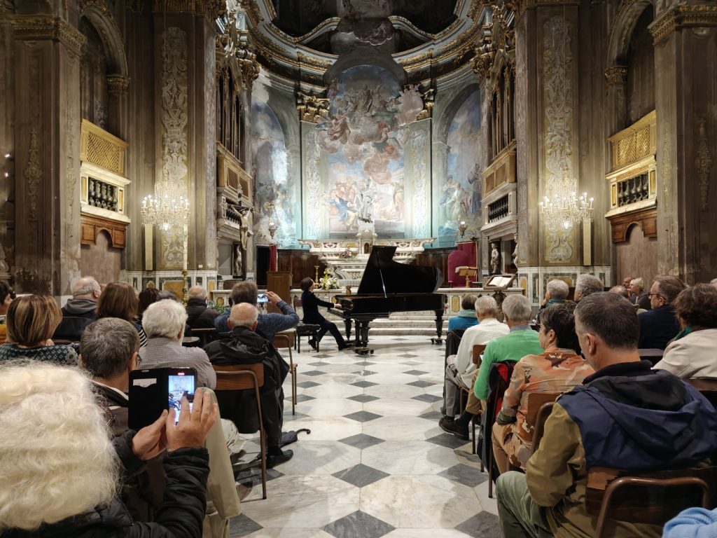 «Казахстанский Моцарт» Рахат-Би Абдысагин исполнил в Оксфорде квантовую симфонию собственного сочинения