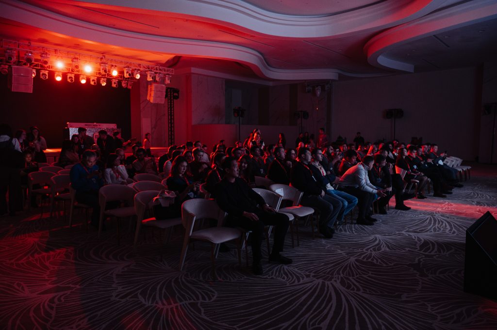 Первый взгляд на Redmi Note 15: что увидели на презентации